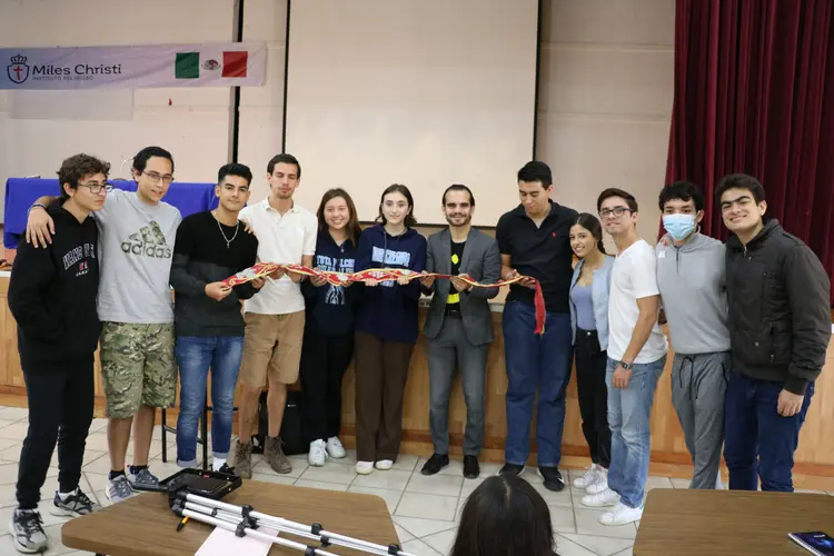 Jovenes_charla_reliquias_ytvtji