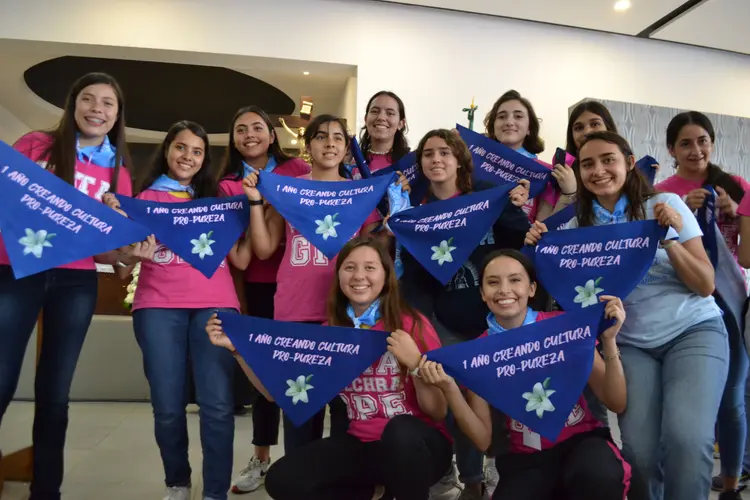 jovenes_tota_pulchra_a9gjft